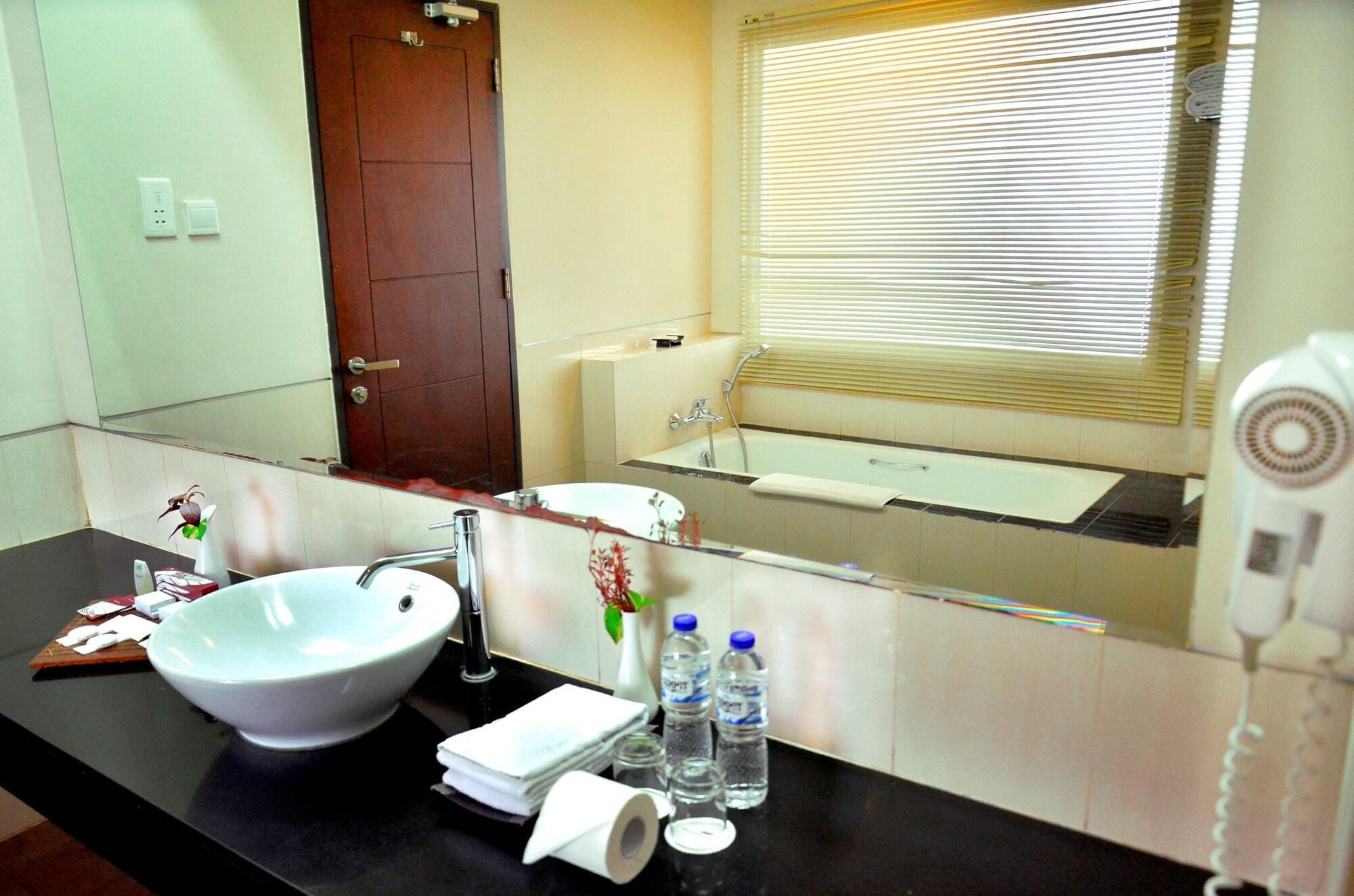 Padjadjaran Hotel Богор Экстерьер фото