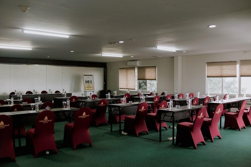 Padjadjaran Hotel Богор Экстерьер фото