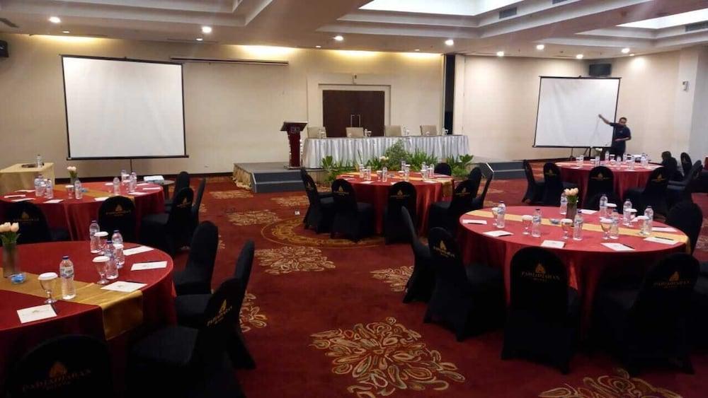 Padjadjaran Hotel Богор Экстерьер фото
