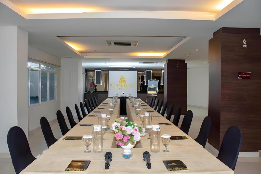 Padjadjaran Hotel Богор Экстерьер фото