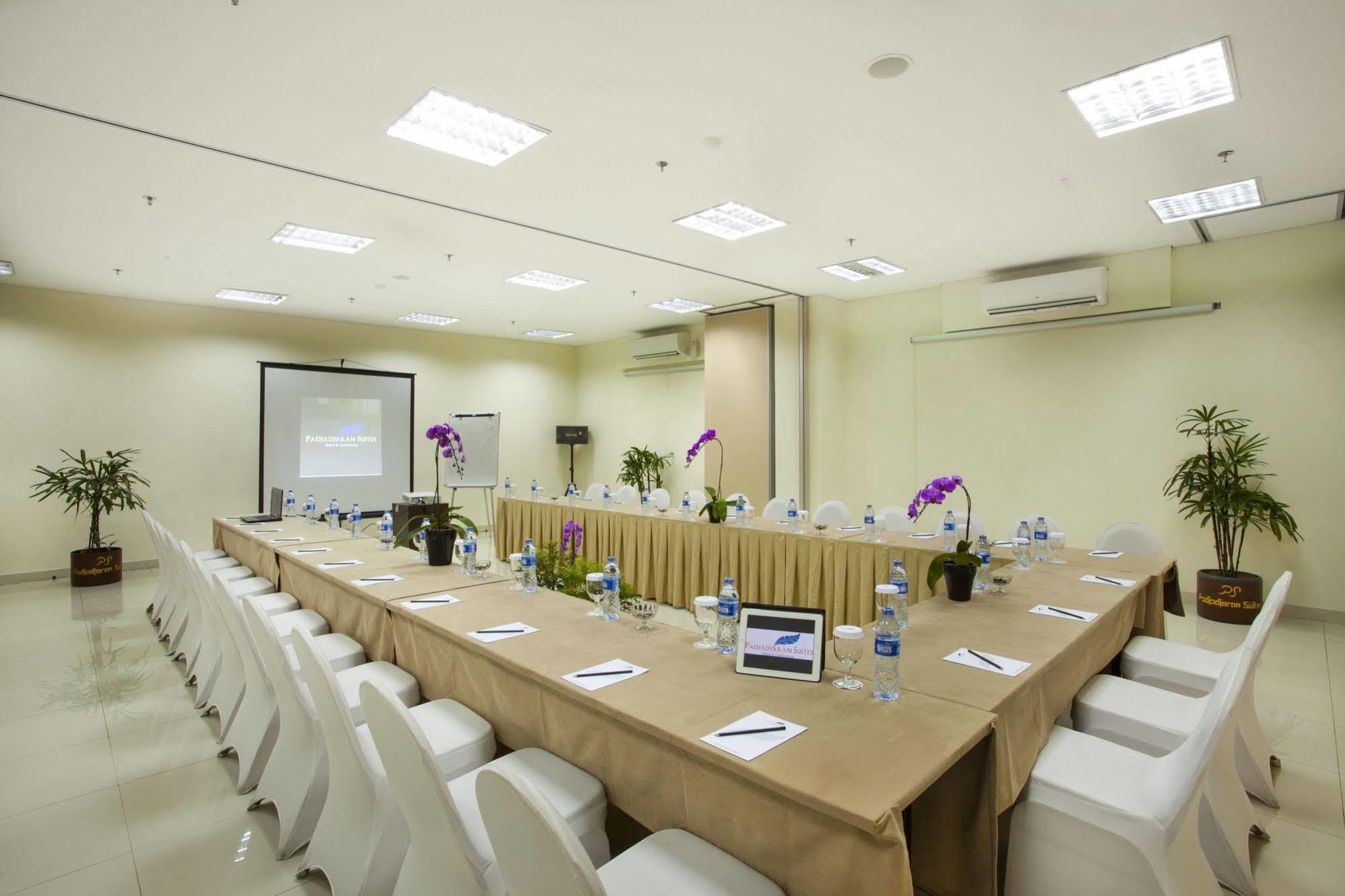 Padjadjaran Hotel Богор Экстерьер фото